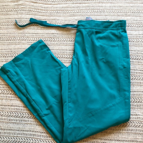 Set of two grey’s anatomy scrubs - Picture 2 of 8